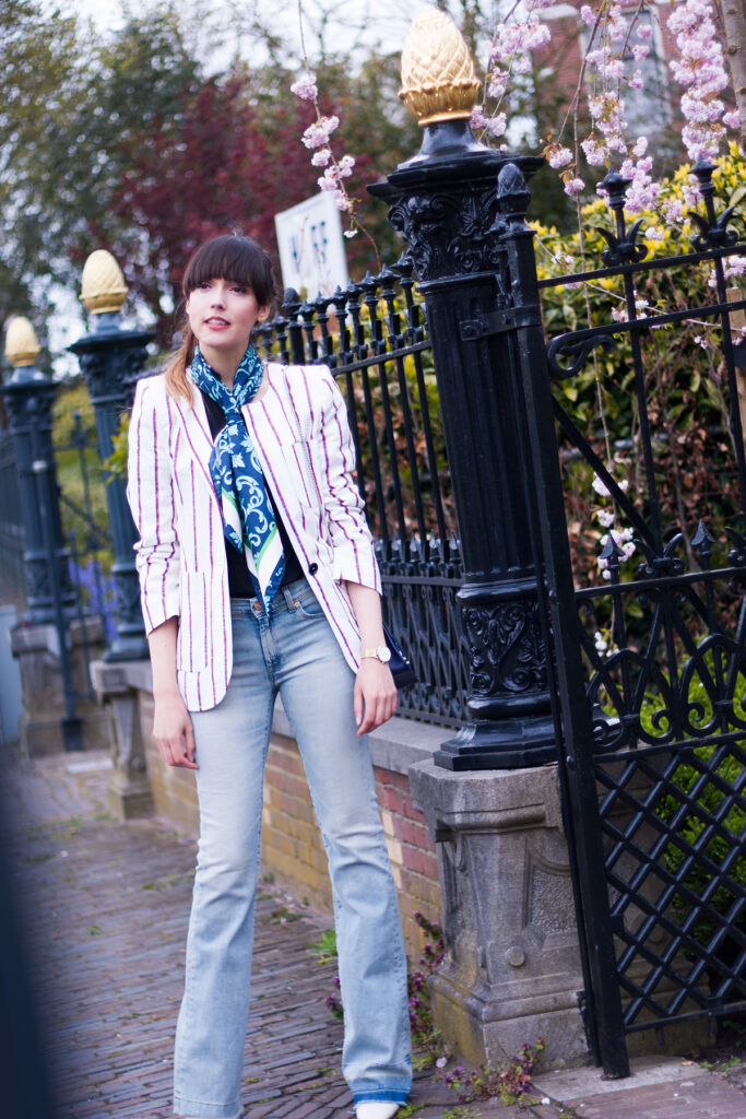 7-for-all-mankind-frayed-flare-jeans-chic-look-8