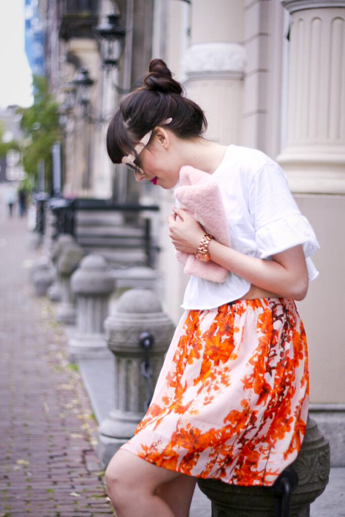 floral-skirt-oasap-ruffled-crop-top-oasap-fluffy-pink-clutch-white-heels-zerouv-sunglasses