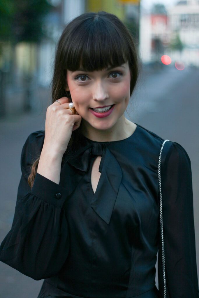 little-black-dress-top-vintage-asos-glitter-boots-furla-bag-8