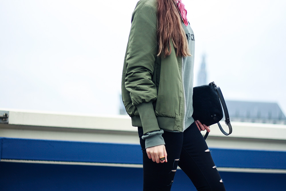oh-crap-asos-sweater-vila-bomber-maruti-chelsea-boots-ripped-jeans-2
