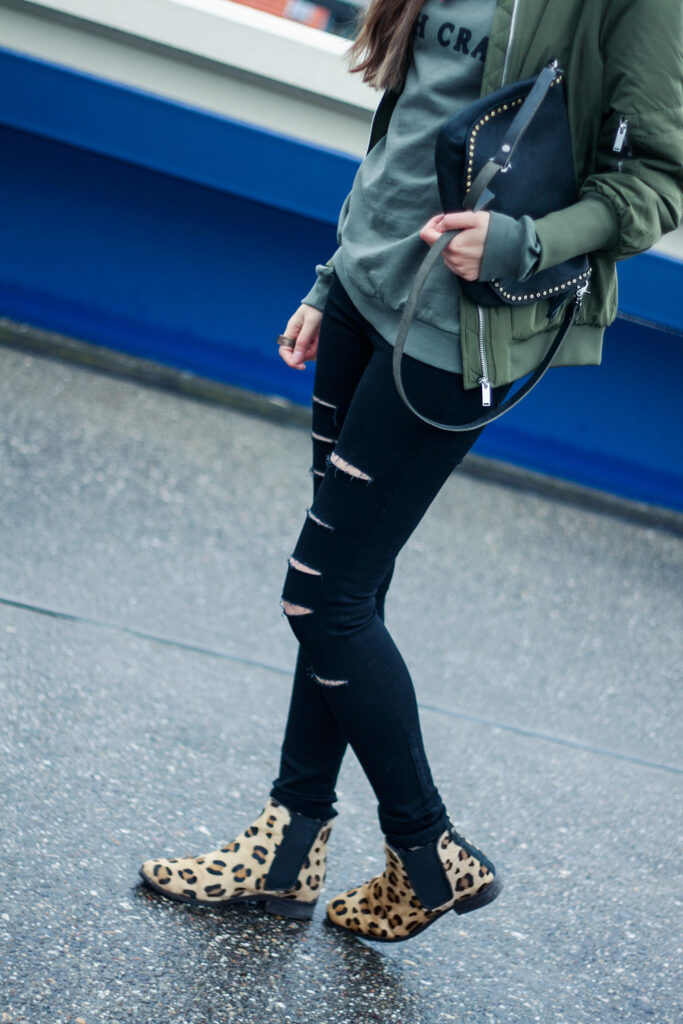 oh-crap-asos-sweater-vila-bomber-maruti-chelsea-boots-ripped-jeans-5