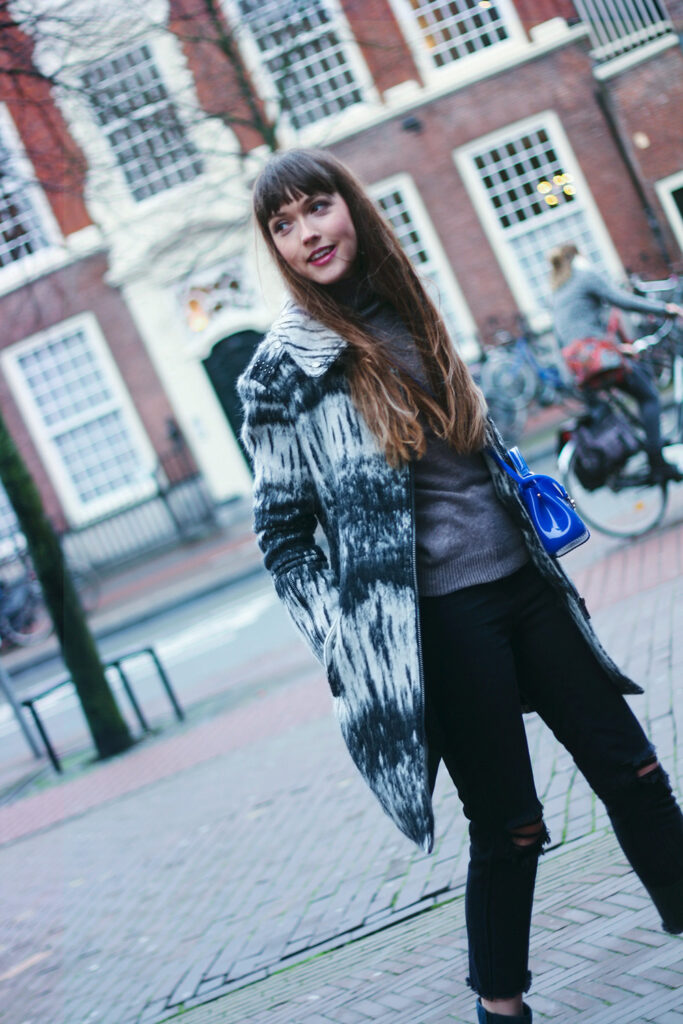 rich-and-royal-winter-coat-ripped-jeans-comfy-winter-outfit-5