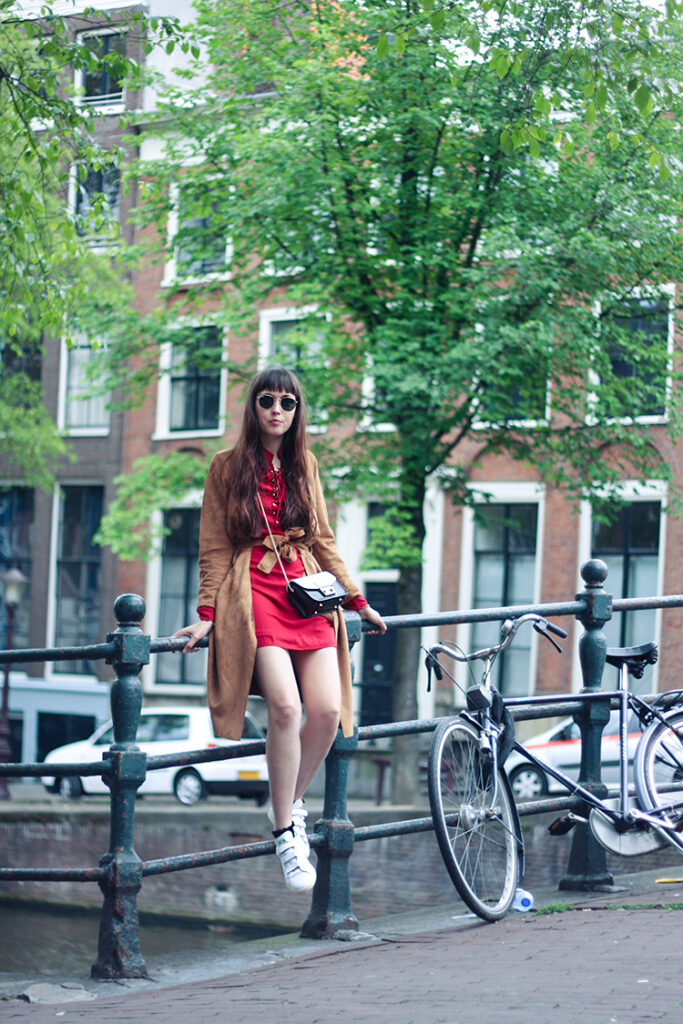 suede-trenchcoat-vila-lace-up-dress-rayban-rounded-sunglasses-stan-smith-adidas-fashion-blogger-3