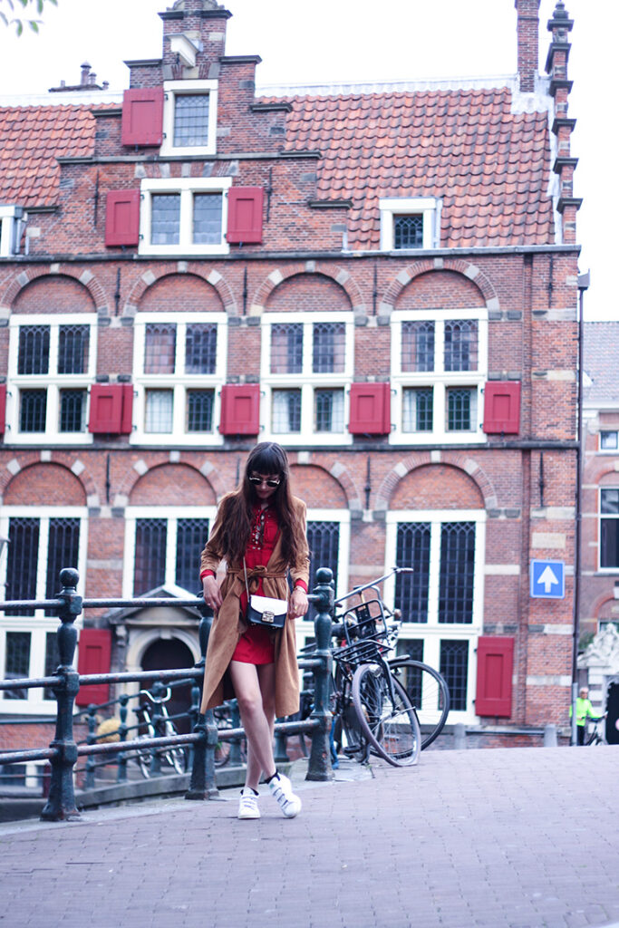 suede-trenchcoat-vila-lace-up-dress-rayban-rounded-sunglasses-stan-smith-adidas-fashion-blogger-9